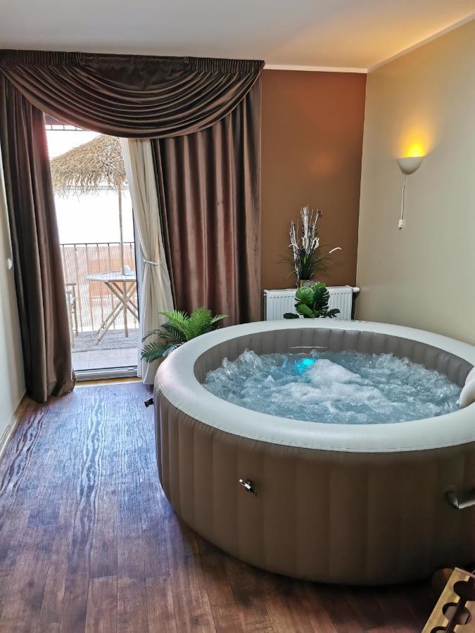 Jacuzzi Studio Apartman Mare'S Zagreb Exterior photo
