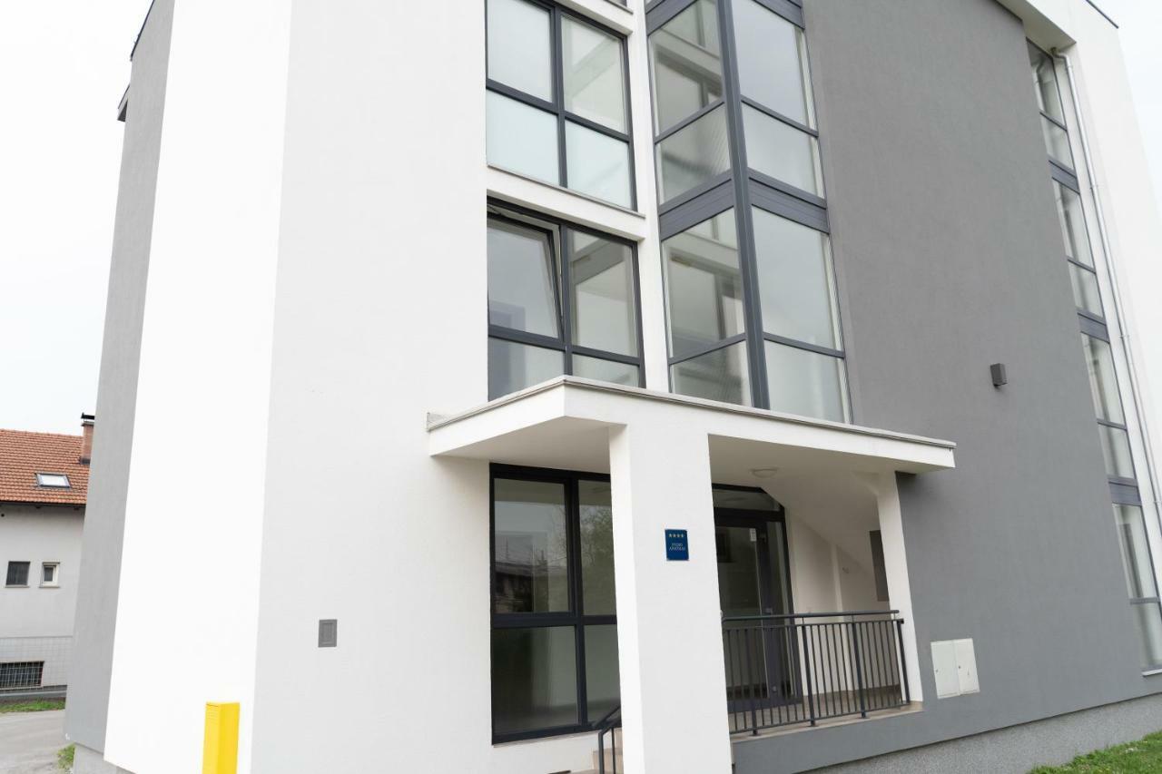 Jacuzzi Studio Apartman Mare'S Zagreb Exterior photo
