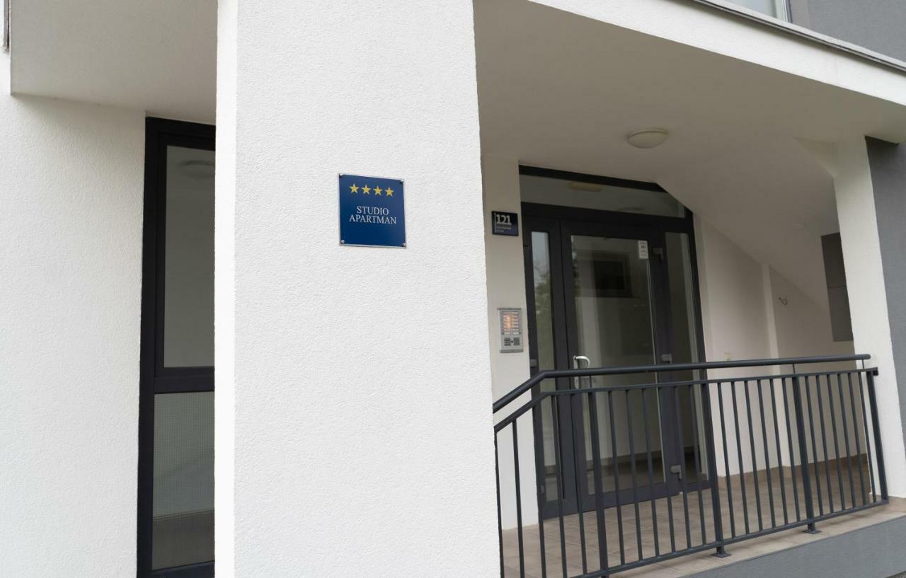 Jacuzzi Studio Apartman Mare'S Zagreb Exterior photo