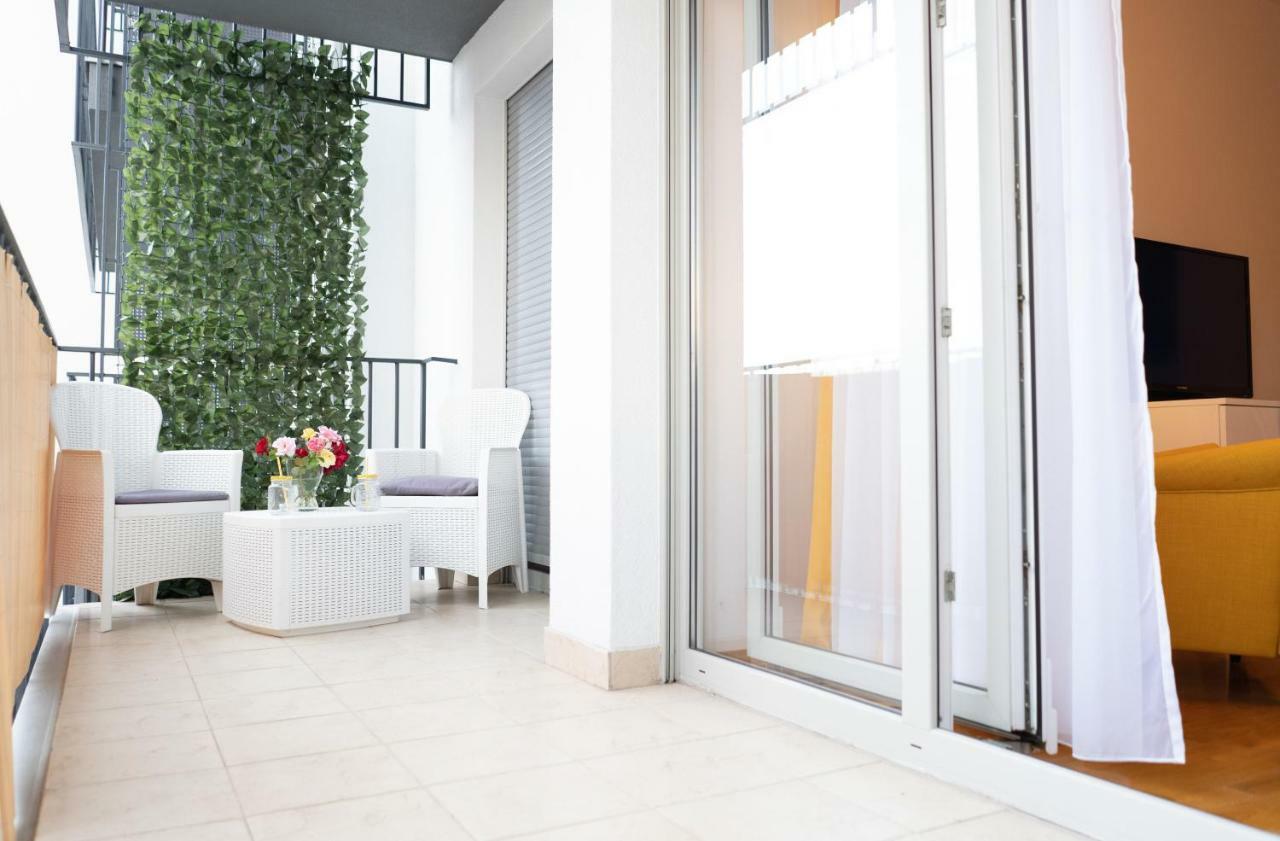 Jacuzzi Studio Apartman Mare'S Zagreb Exterior photo