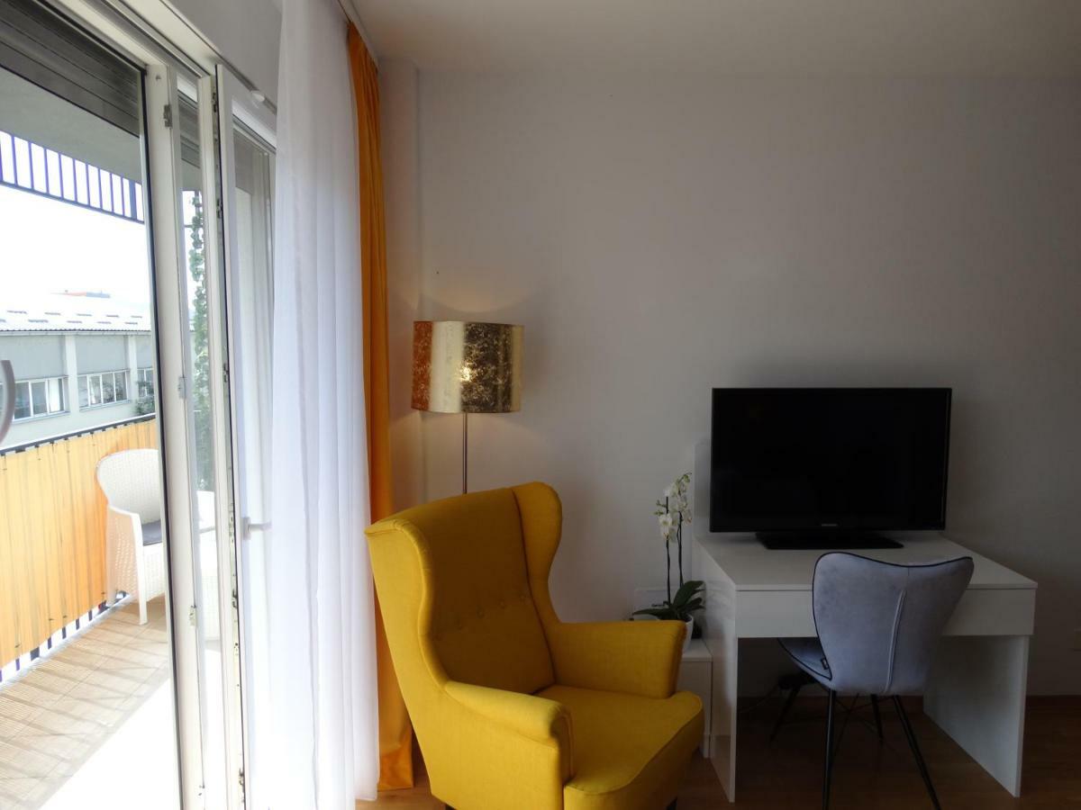 Jacuzzi Studio Apartman Mare'S Zagreb Exterior photo